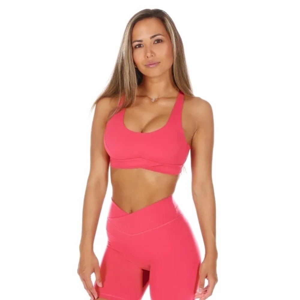 Elite Eleven Cross Over Sports Bra in Pink